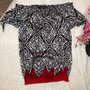 2 x 20$ White House Black Market Black and Red Patterned Top Size XS